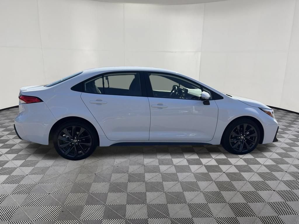 Used 2026 Toyota Corolla SE FWD image 11