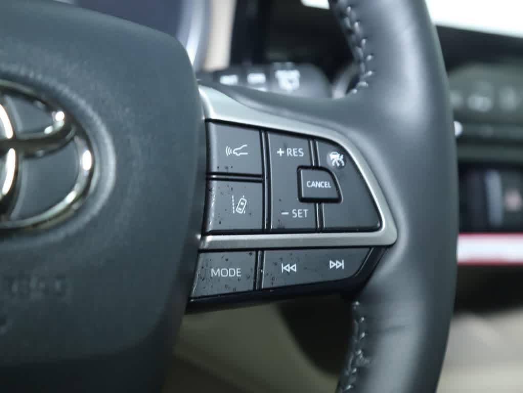 Used 2024 Toyota Highlander Limited AWD/4WD image 27