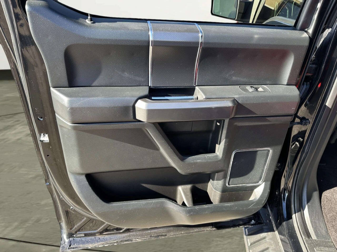 Used 2016 Ford F150 Lariat w/ Equipment Group 502A Luxury AWD/4WD image 21