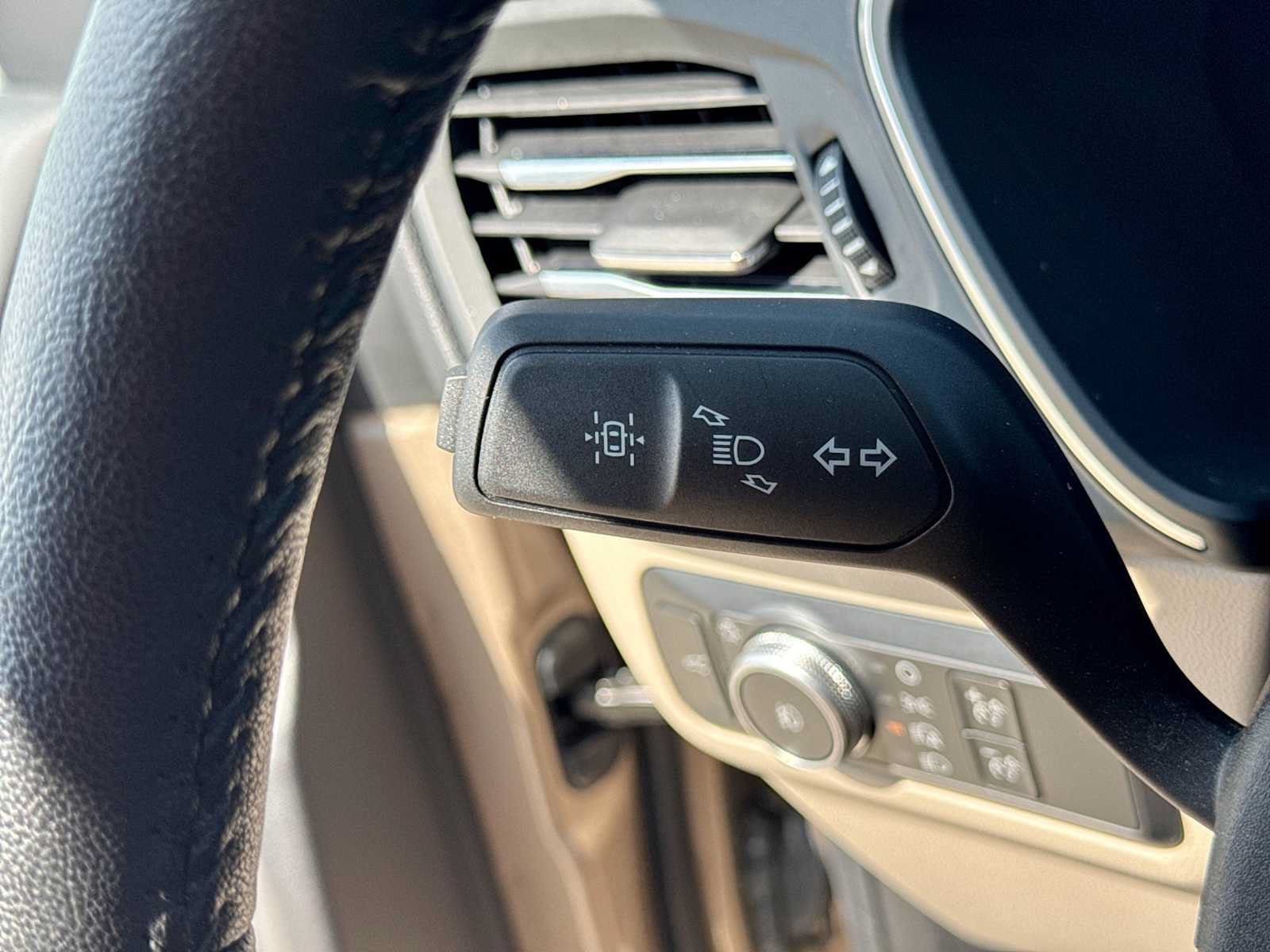 Used 2020 Ford Escape Titanium AWD/4WD image 25