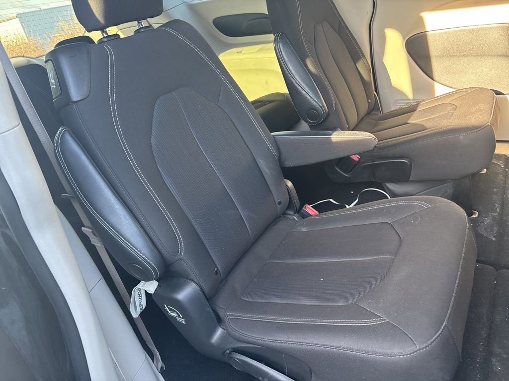 Used 2023 Chrysler Voyager LX image 27