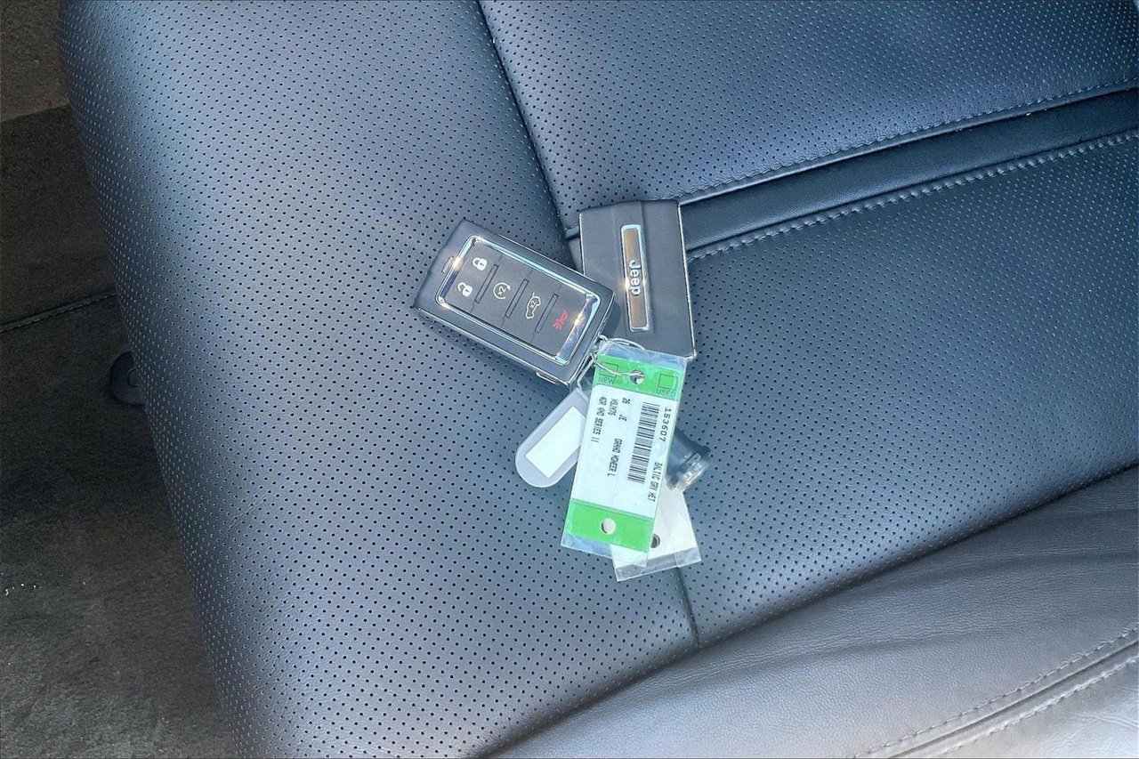 New 2026 Jeep Grand Wagoneer L Limited w/ Premium Group II image 34