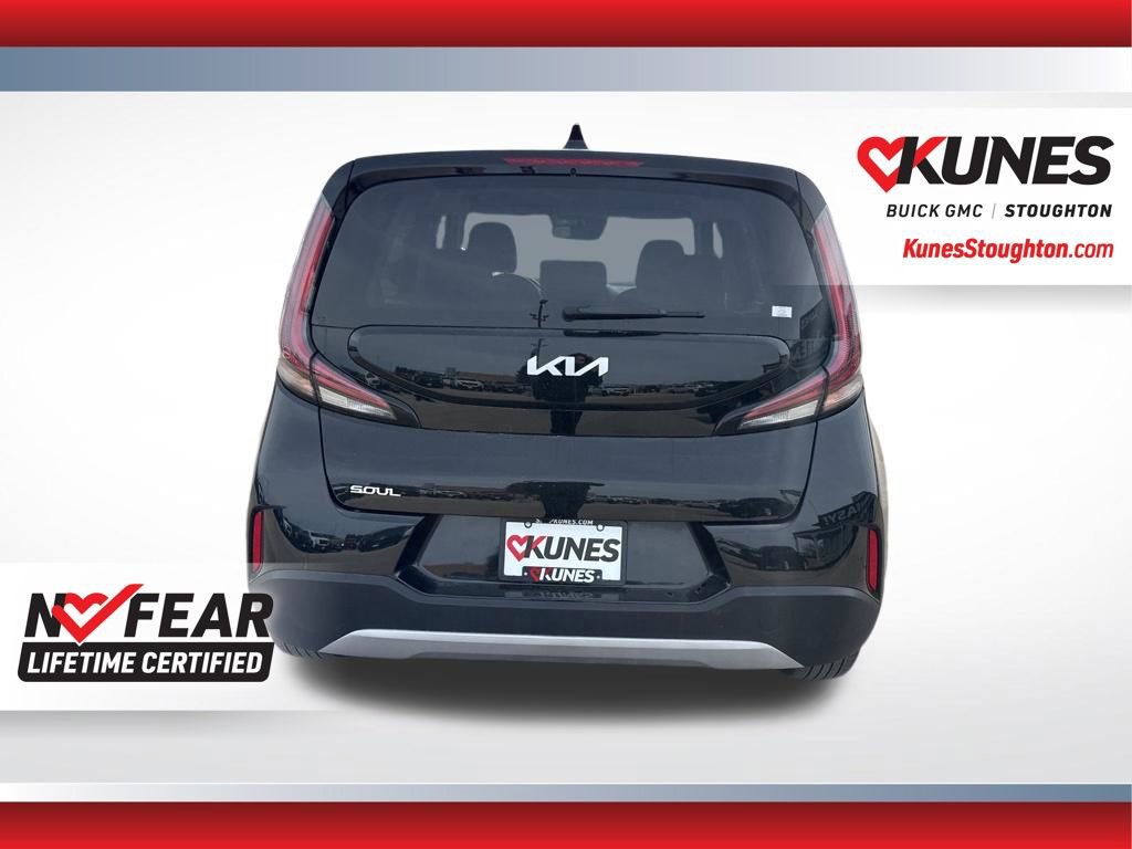 Used 2025 Kia Soul LX FWD image 10