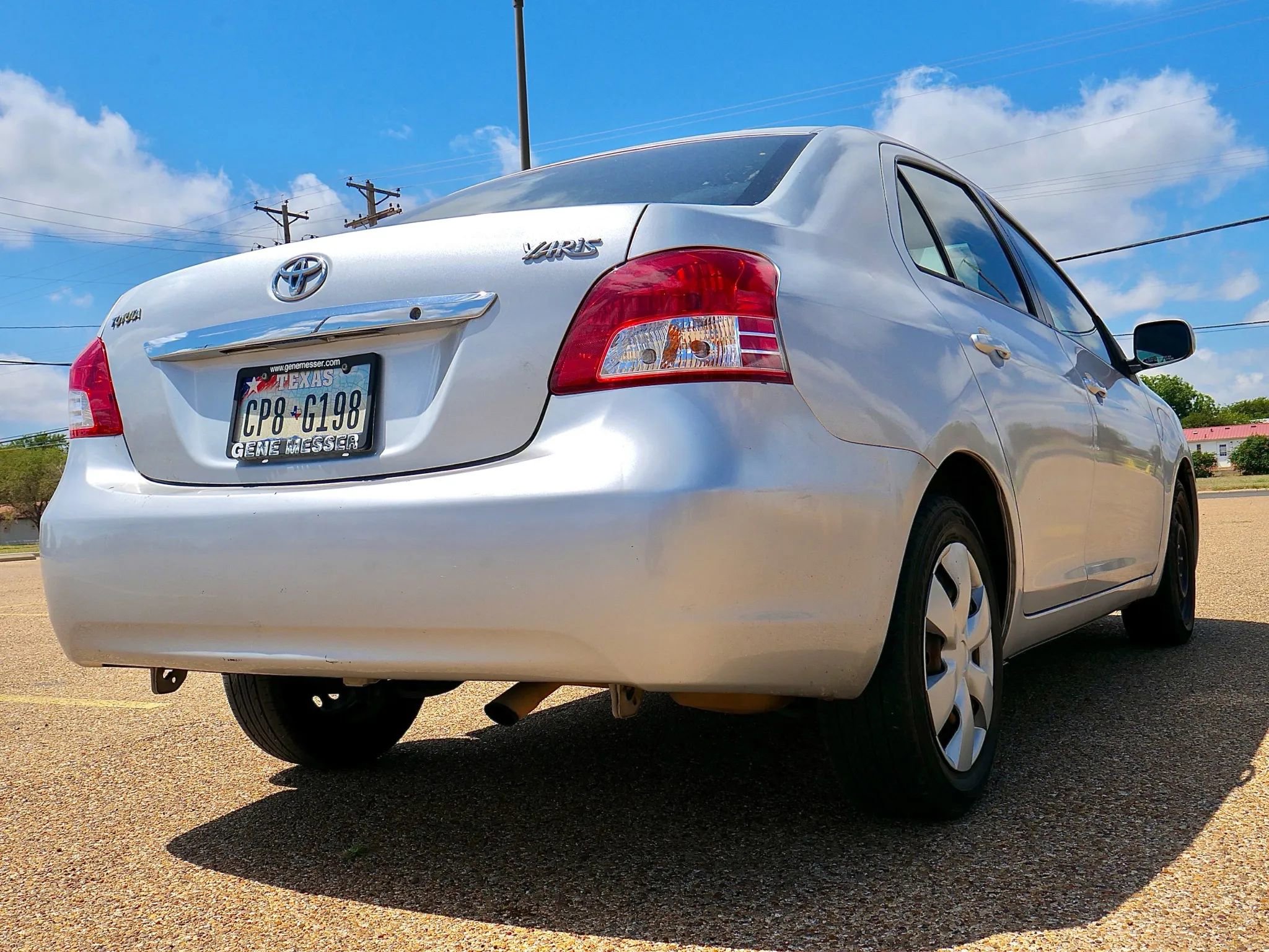 Used 2010 Toyota Yaris Sedan FWD image 4