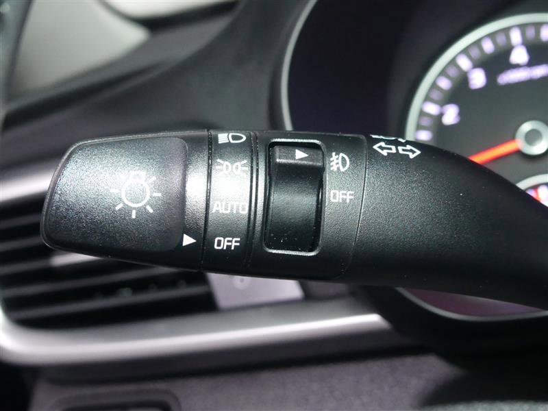 Used 2019 Kia Optima S image 33