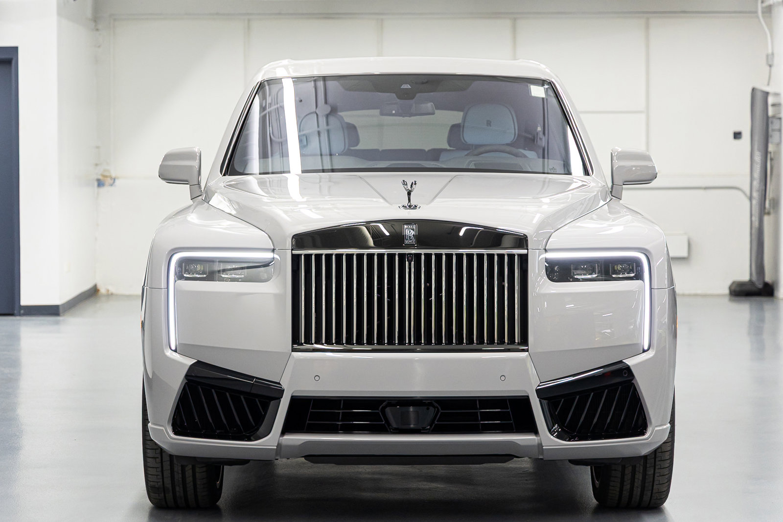 New 2026 Rolls-Royce Cullinan Black Badge image 9