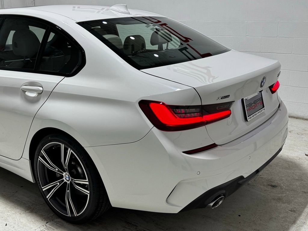 Used 2022 BMW 330i xDrive Sedan w/ M Sport Package image 9