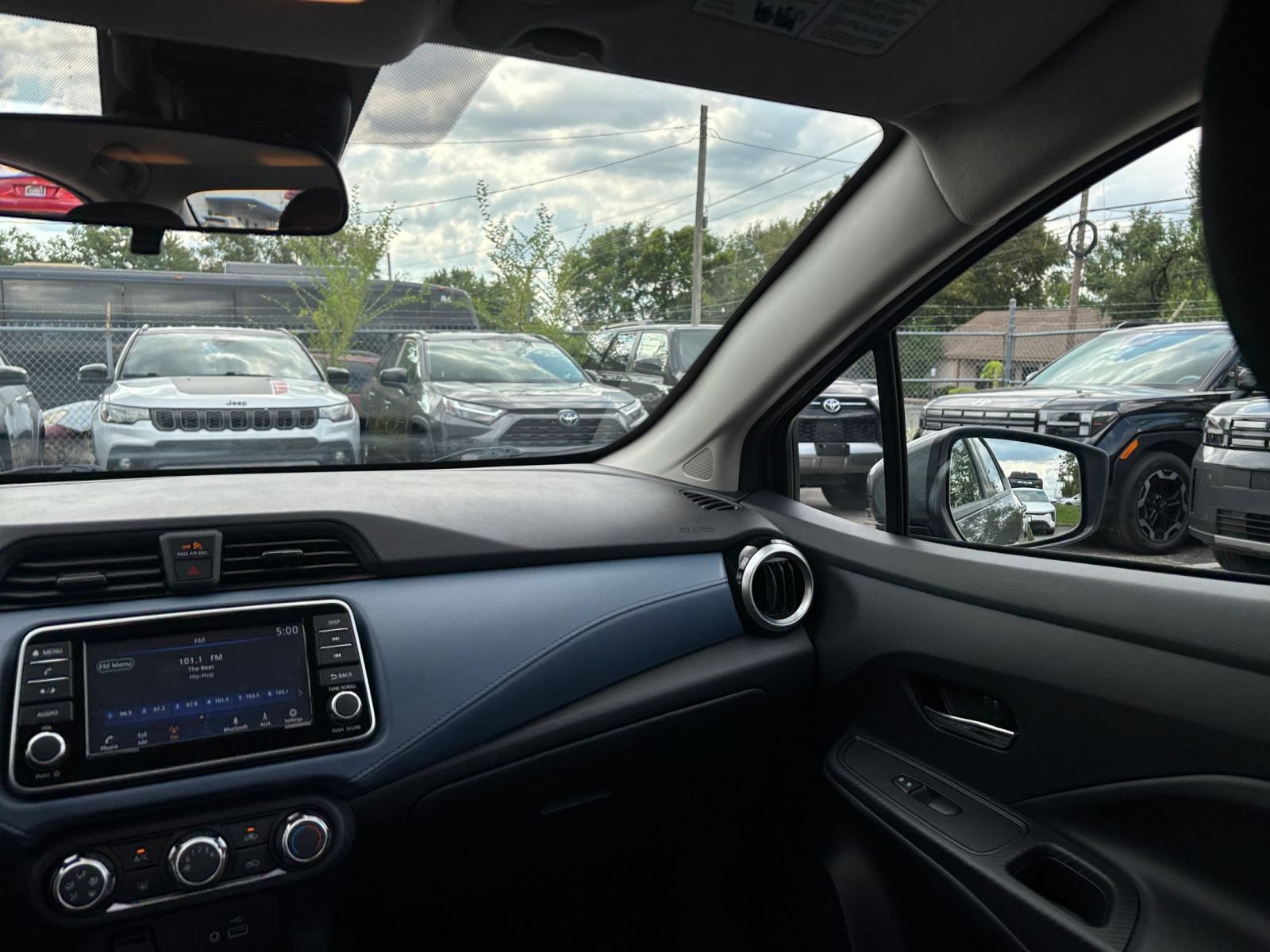 Used 2025 Nissan Versa SV FWD image 34