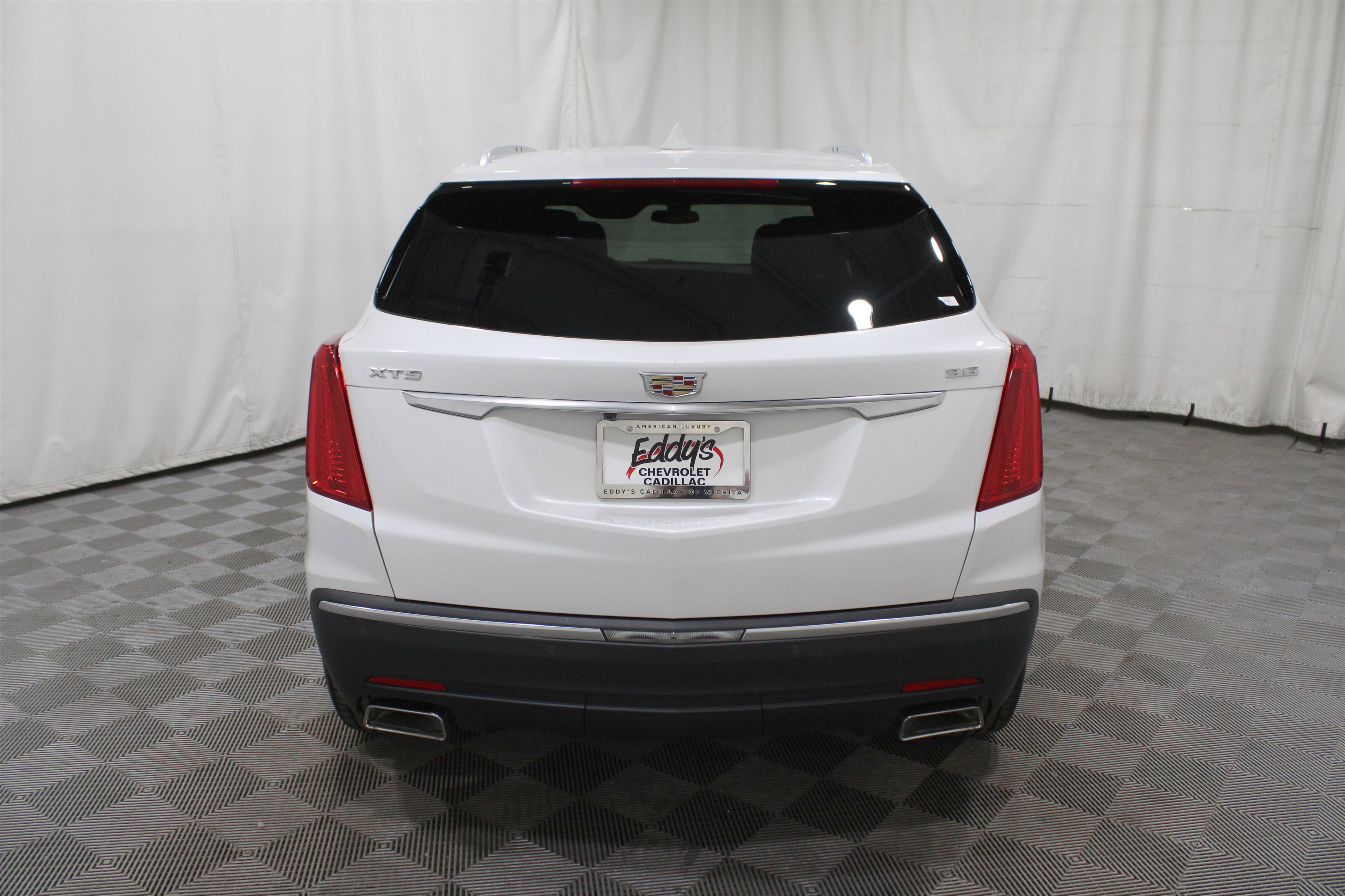 Used 2017 Cadillac XT5 Luxury w/ Driver Awareness Package image 35