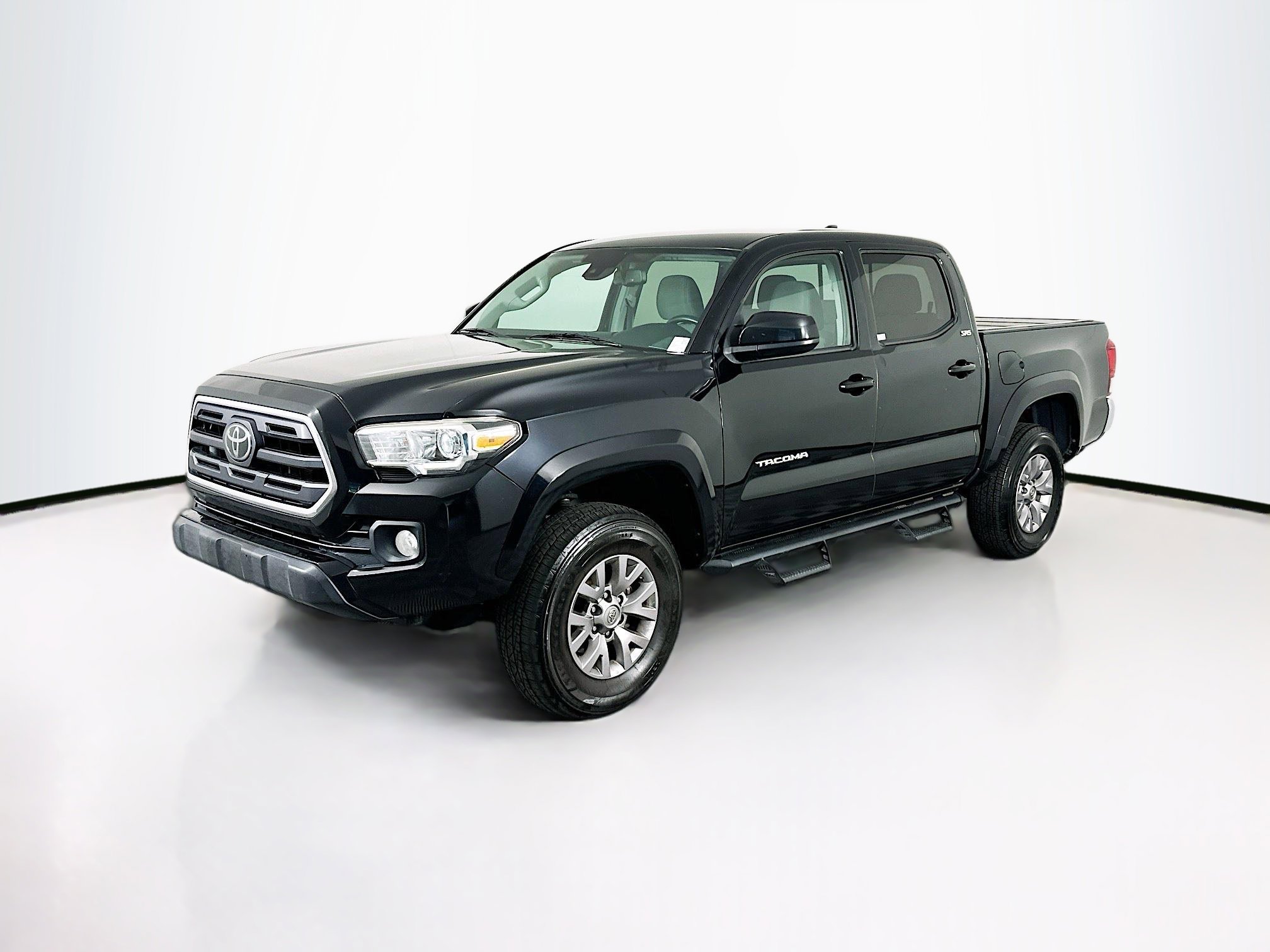 Used 2018 Toyota Tacoma SR5 RWD image 3