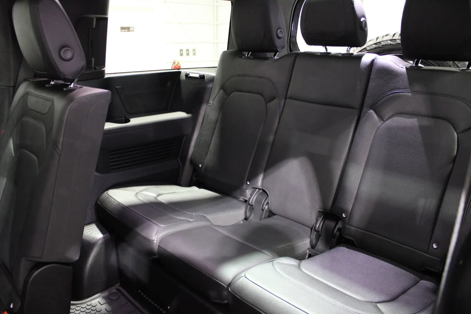 Used 2023 Land Rover Defender 130 X-Dynamic SE AWD/4WD image 20