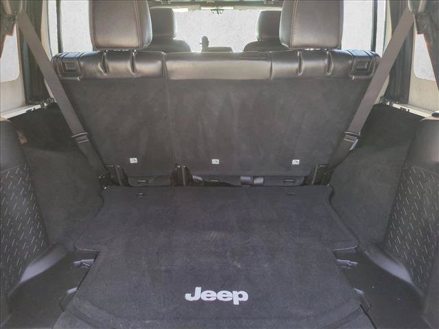 Used 2015 Jeep Wrangler Unlimited Rubicon w/ Connectivity Group AWD/4WD image 6