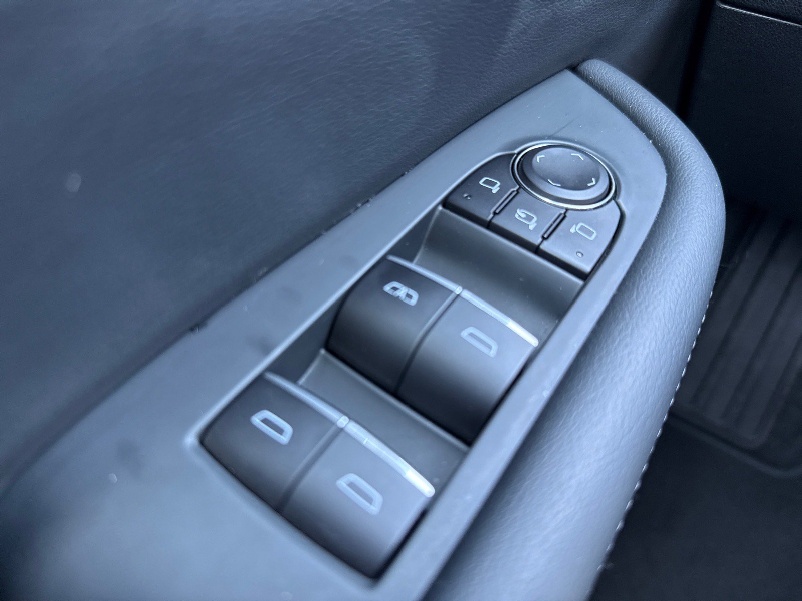 Used 2025 Buick Enclave Sport Touring image 26