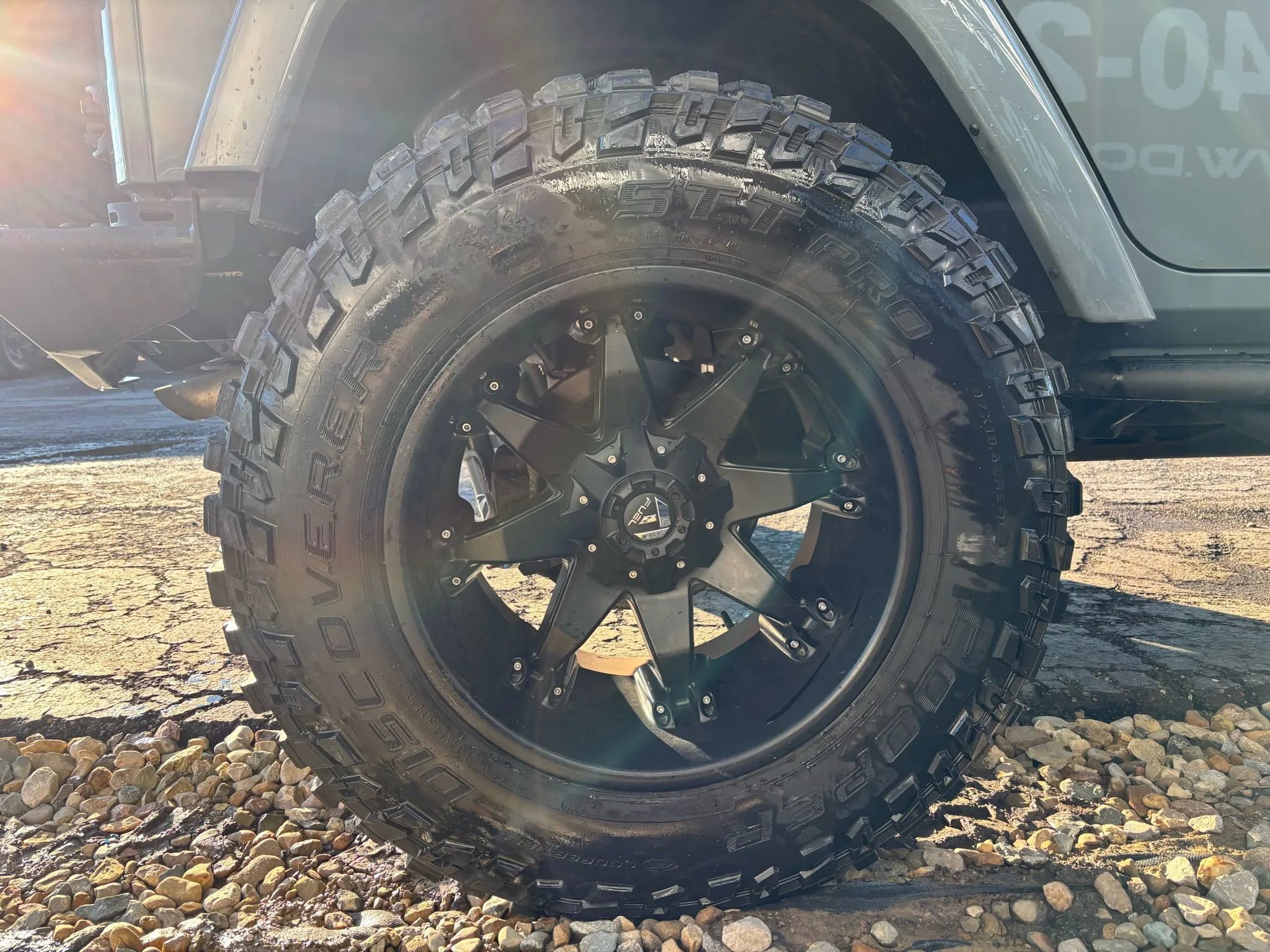 Used 2015 Jeep Wrangler Unlimited Rubicon w/ Connectivity Group image 7