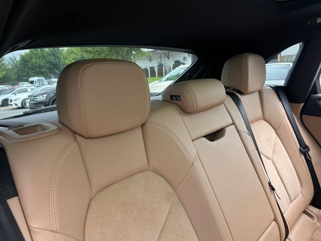 Used 2021 Porsche Macan AWD/4WD image 31