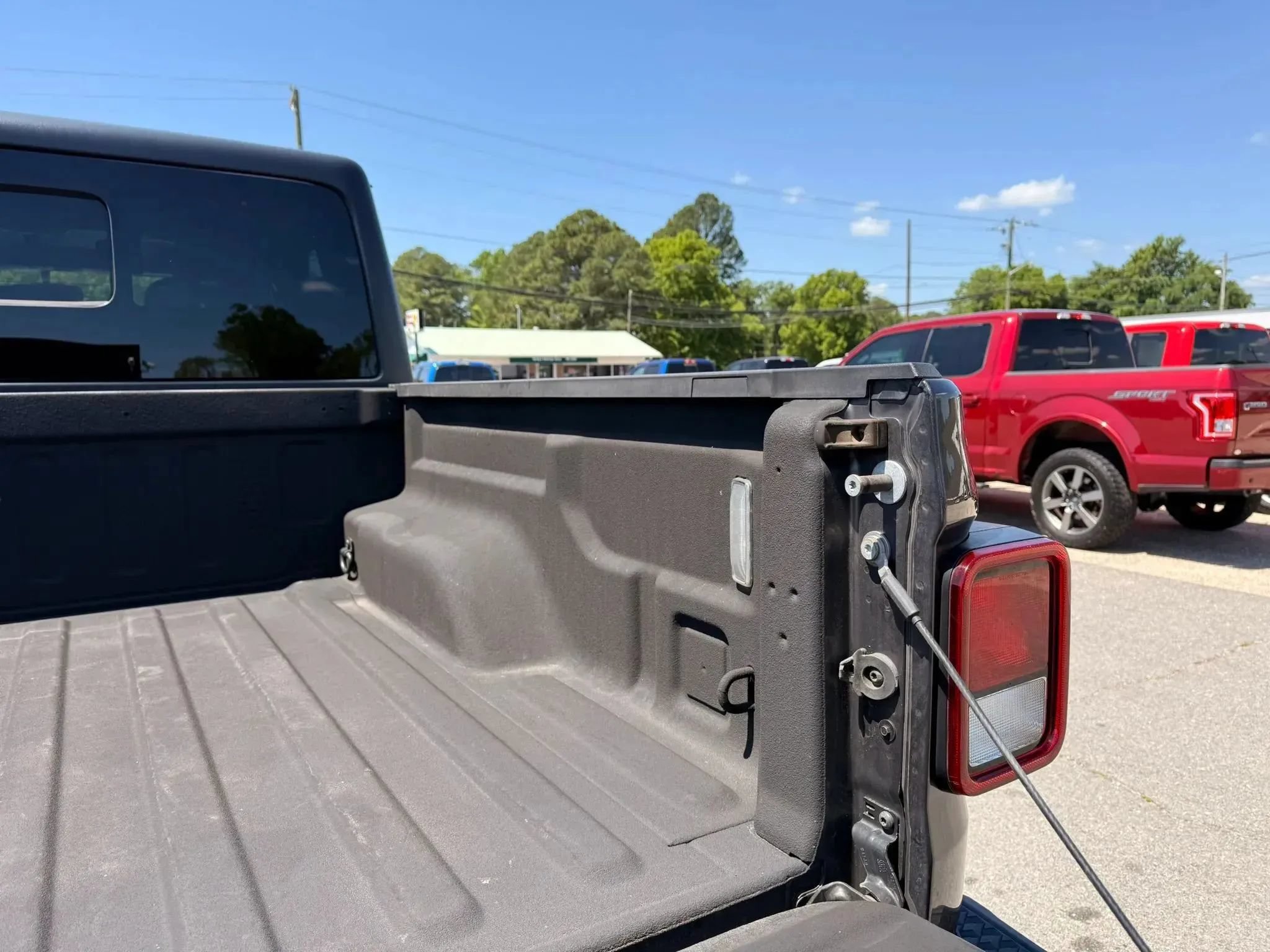 Used 2020 Jeep Gladiator Sport w/ Quick Order Package 24S AWD/4WD image 14