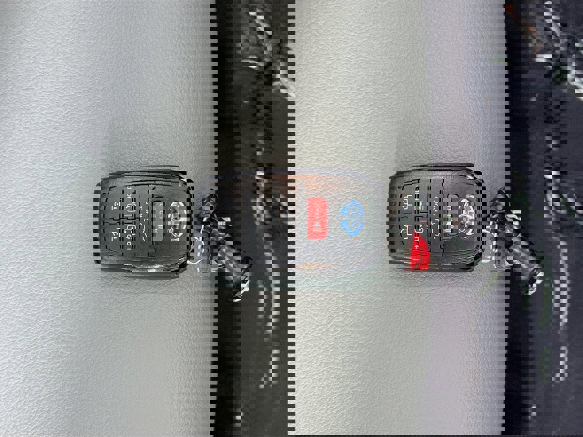 Used 2024 Toyota Sienna XLE image 40