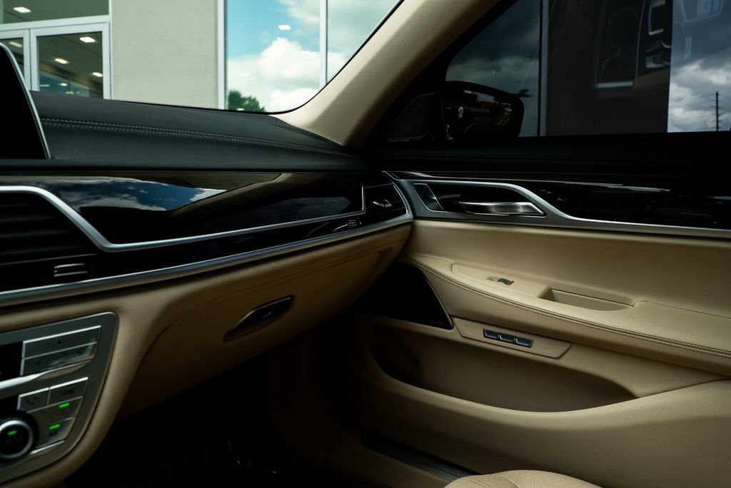 Used 2018 BMW 740i RWD image 33