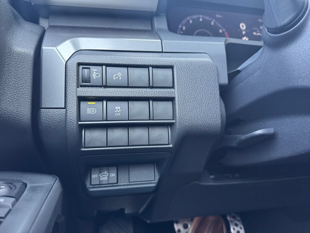 Used 2025 Toyota Tacoma TRD Sport AWD/4WD image 28