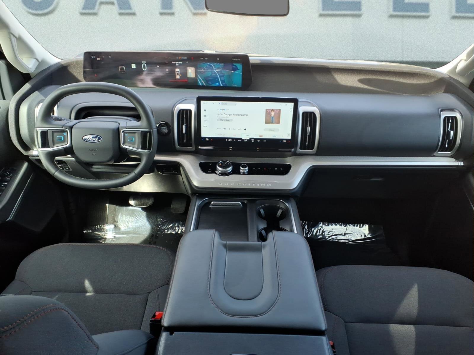 Used 2025 Ford Expedition Active image 13