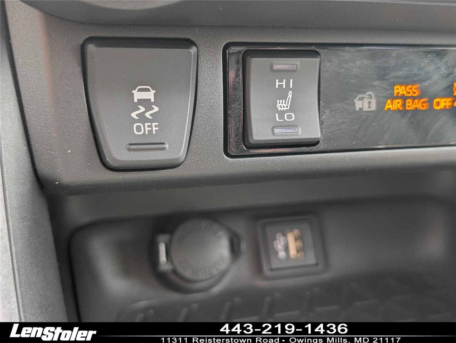 Used 2023 Toyota RAV4 XLE Premium AWD/4WD image 27