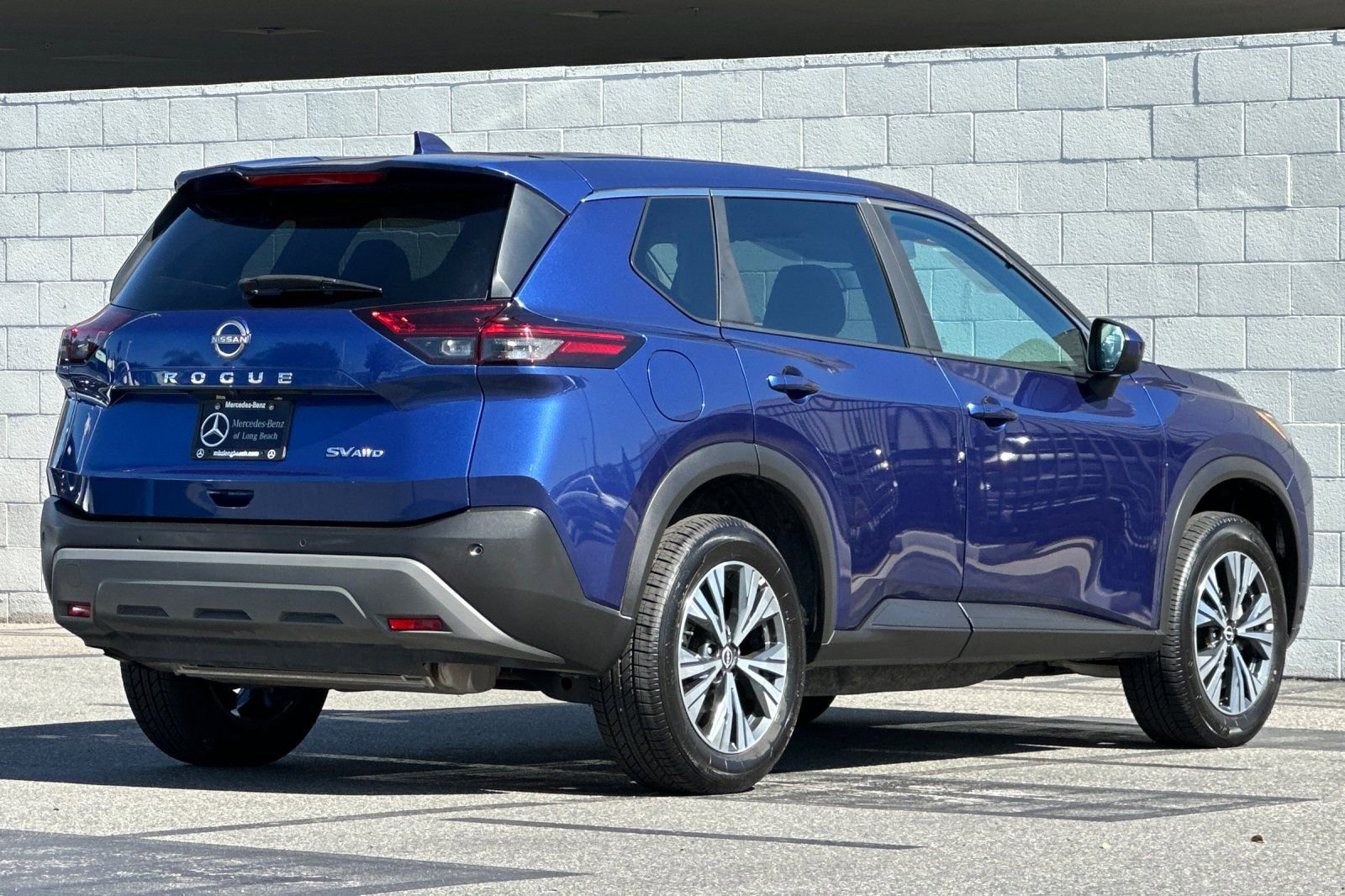 Used 2023 Nissan Rogue SV image 4