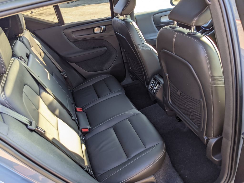 Certified 2023 Volvo XC40 B5 Plus w/ Driver Assist Package AWD/4WD image 25