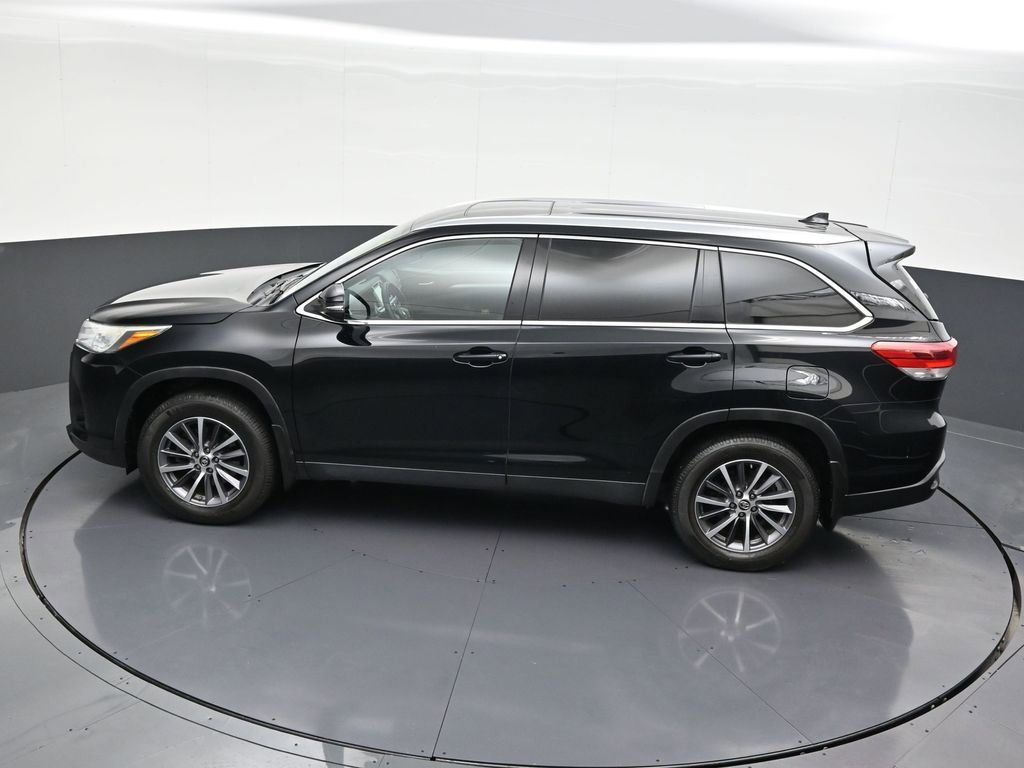 Used 2019 Toyota Highlander XLE image 17