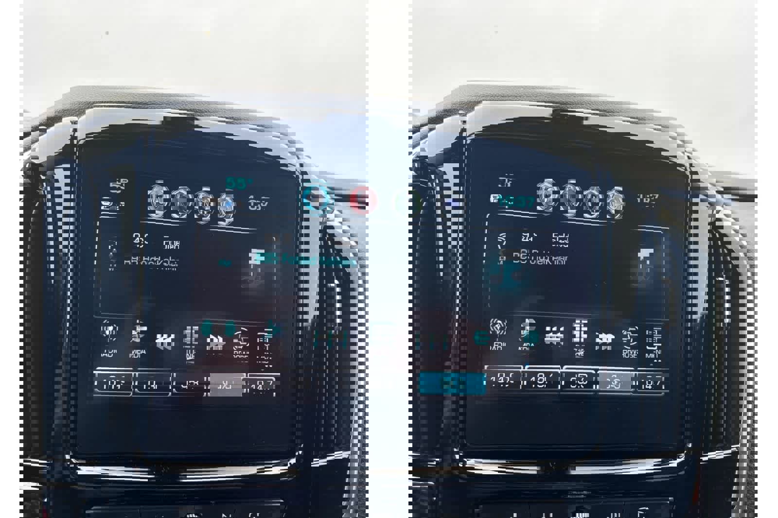 Used 2019 Chevrolet Traverse LT image 16