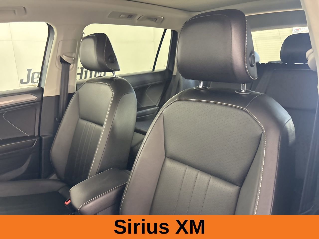 Used 2022 Volkswagen Tiguan SE w/ Panoramic Sunroof Package image 11