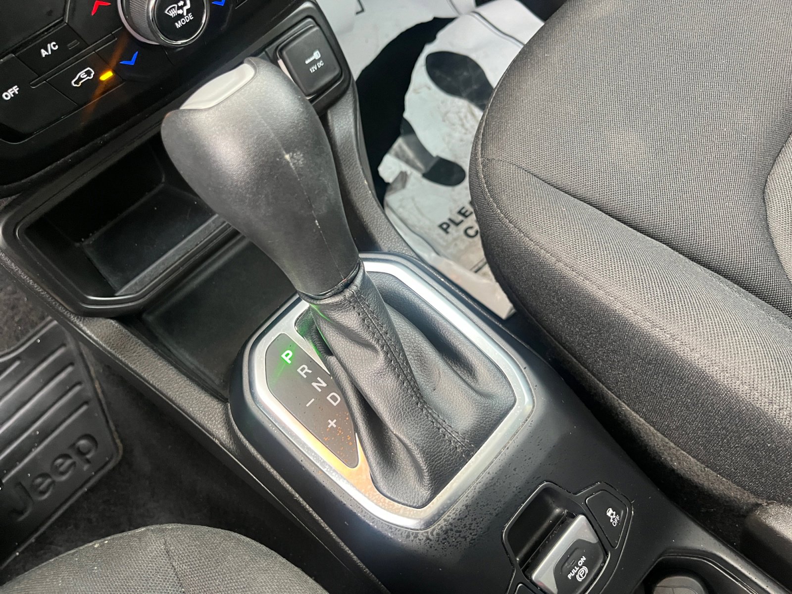 Used 2020 Jeep Renegade Latitude w/ UConnect 8.4 Nav Group image 32