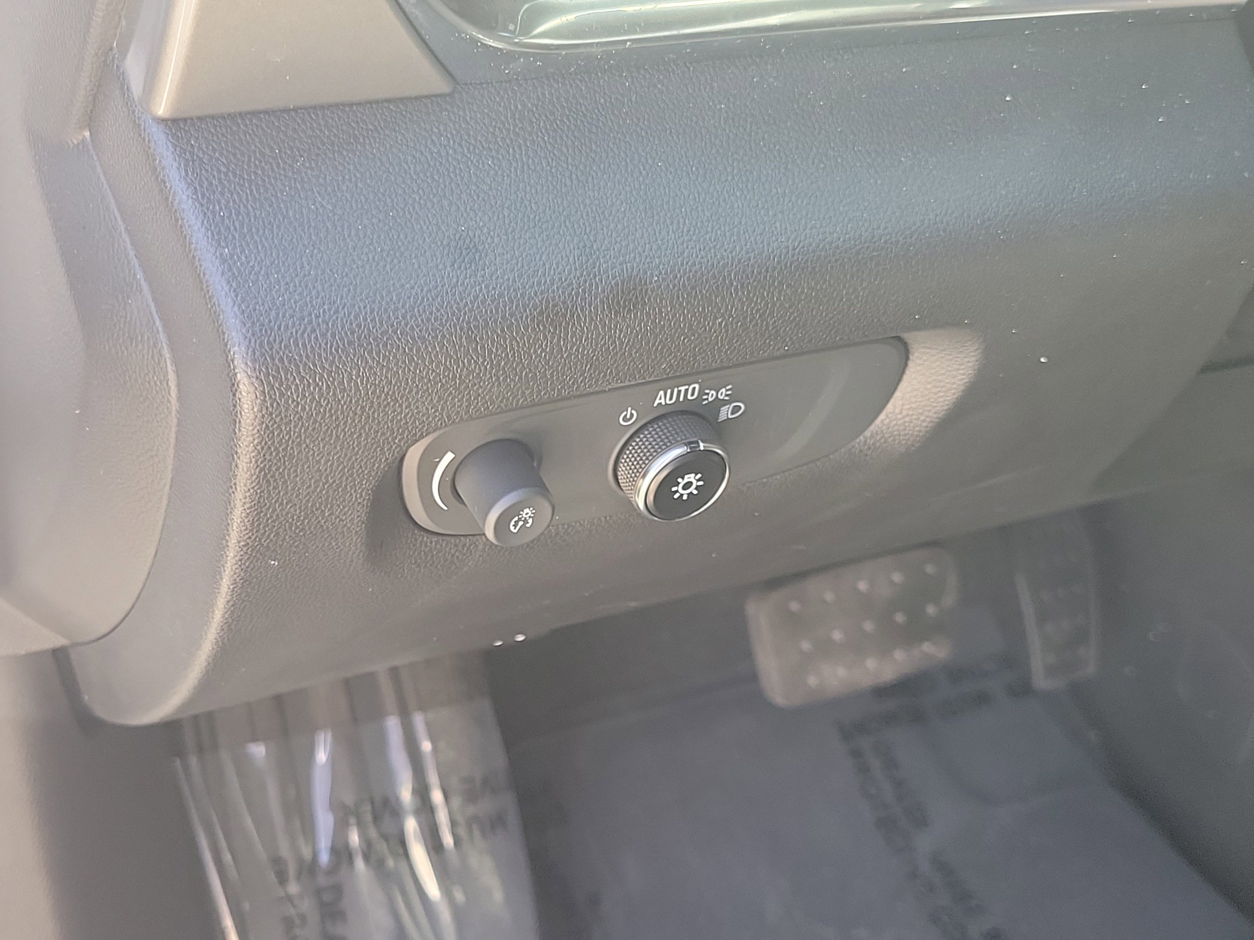 Used 2023 Chevrolet Traverse LT image 24