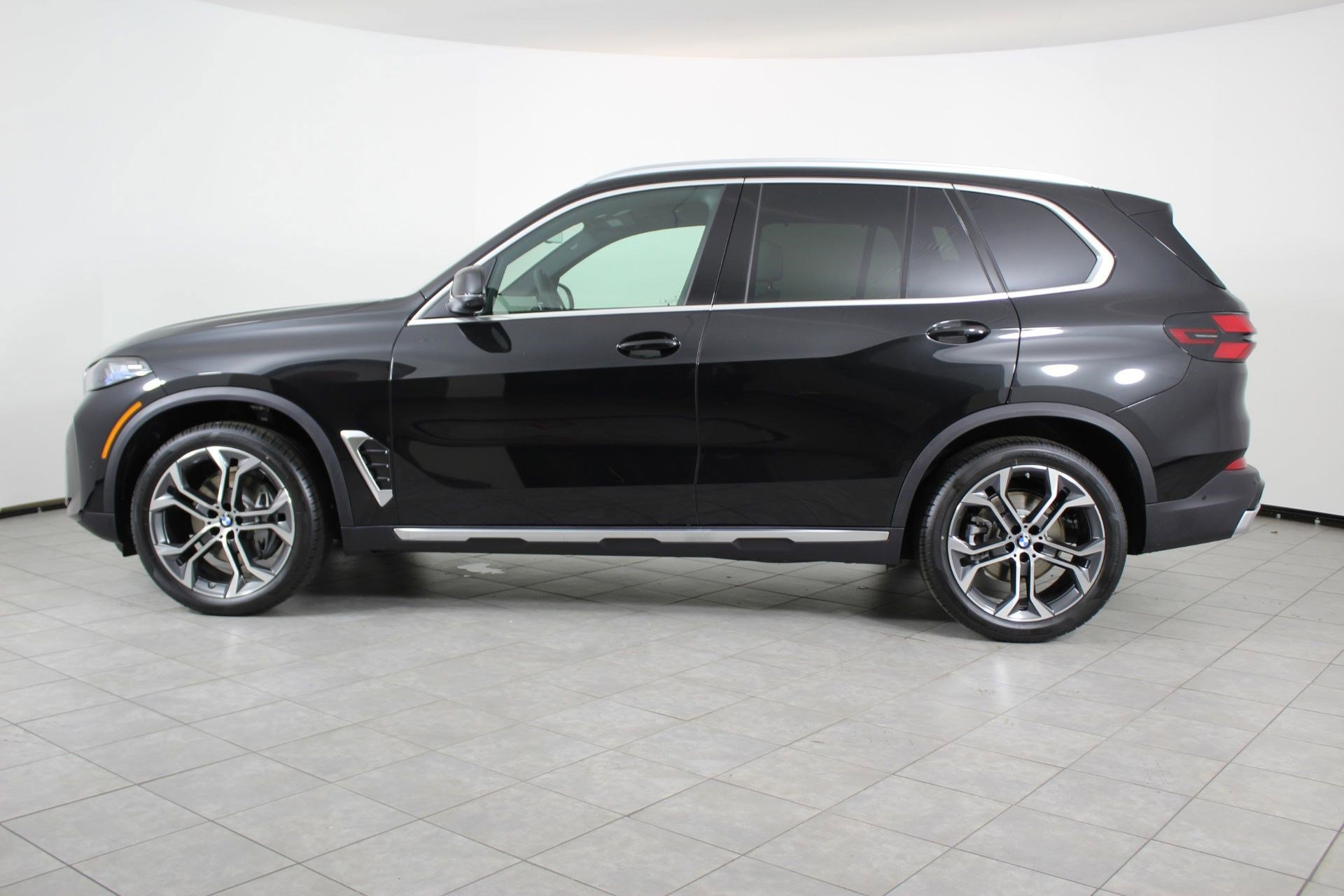New 2026 BMW X5 xDrive40i AWD/4WD image 2