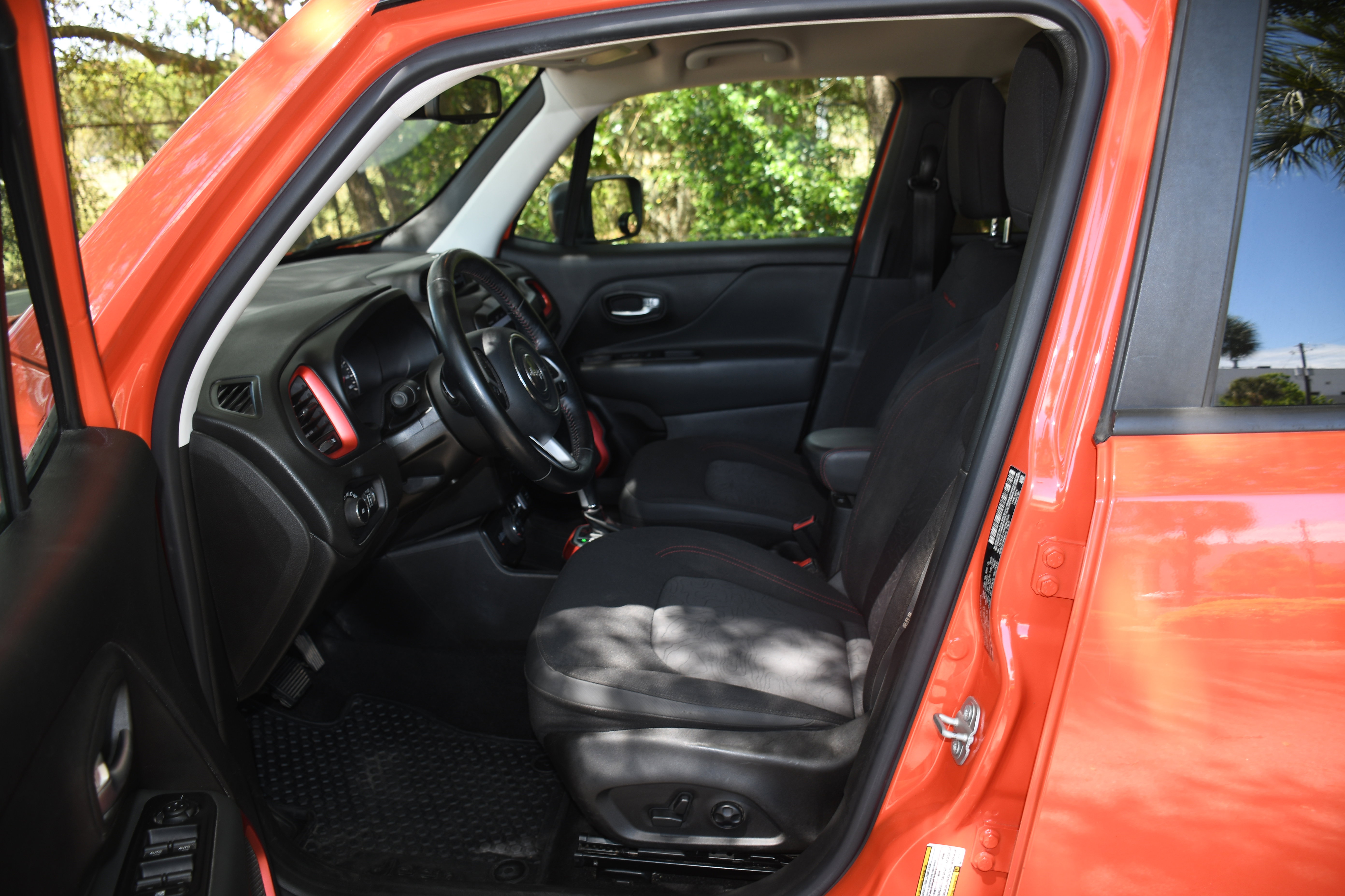 Used 2021 Jeep Renegade Trailhawk w/ Trailer Tow Group AWD/4WD image 7