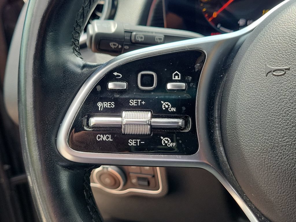 Used 2023 Mercedes-Benz GLB 250 4MATIC w/ Premium Package image 23