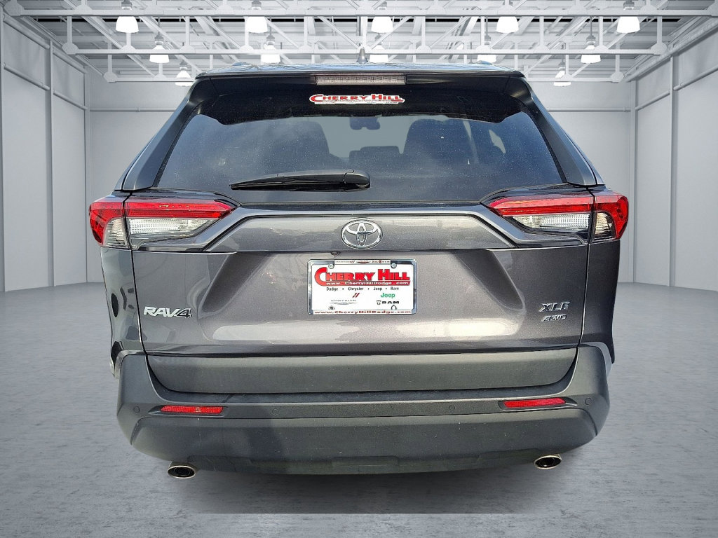 Used 2023 Toyota RAV4 XLE Premium image 4