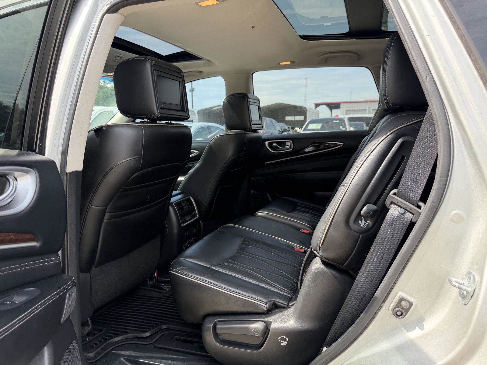 Used 2016 INFINITI QX60 FWD w/ Deluxe Technology Package image 16