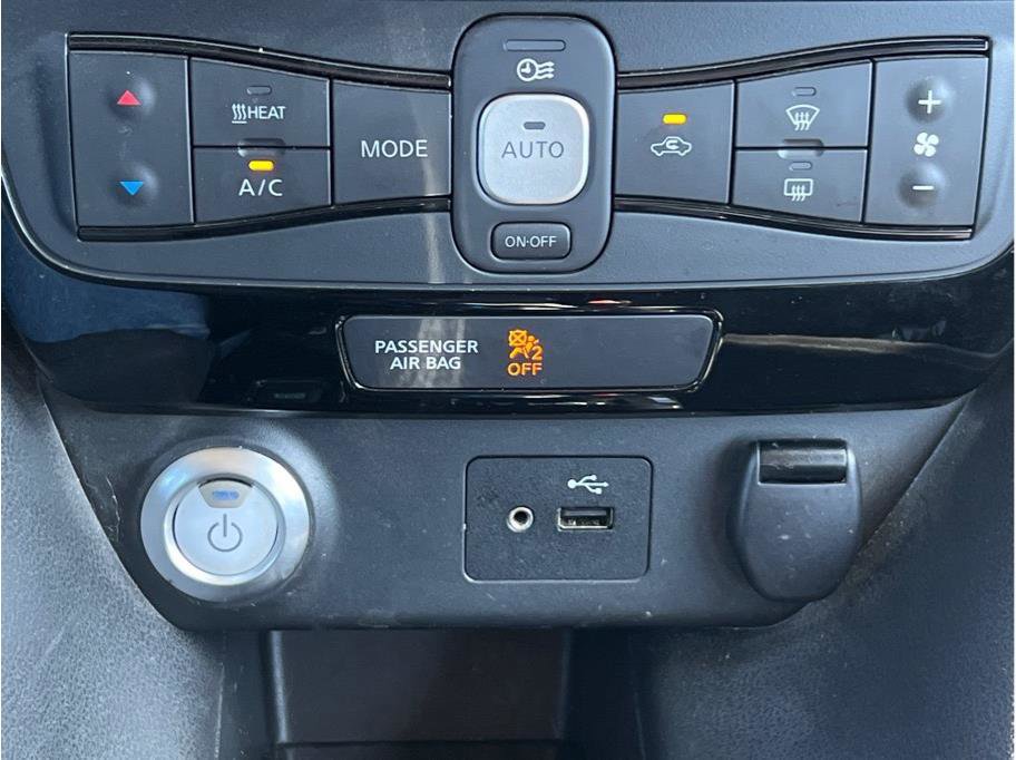 Used 2018 Nissan Leaf SV w/ SV Technology Package FWD image 14
