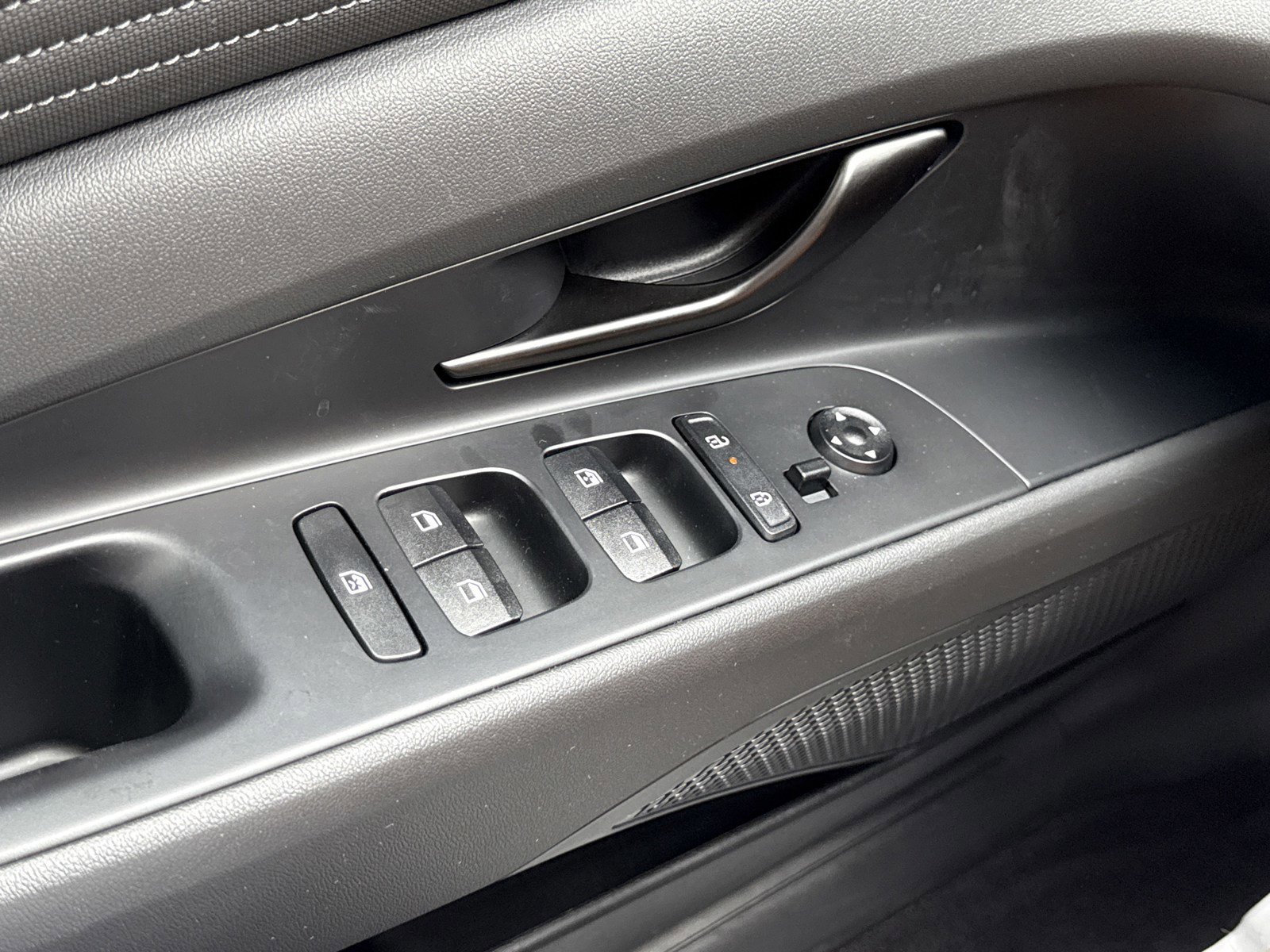 Certified 2025 Hyundai Elantra Sport image 16