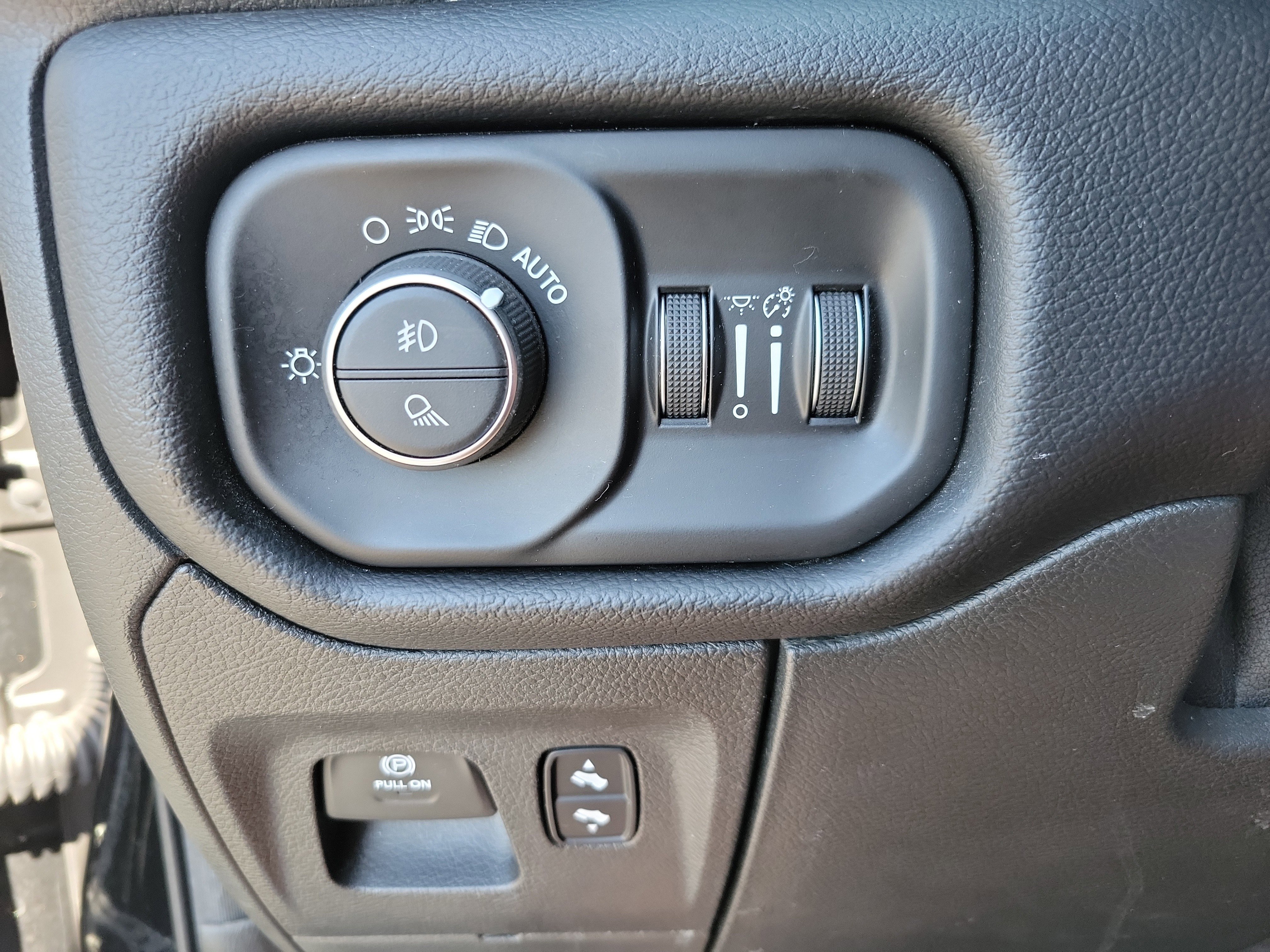 Used 2020 RAM 1500 Laramie w/ Sport Appearance Package image 17