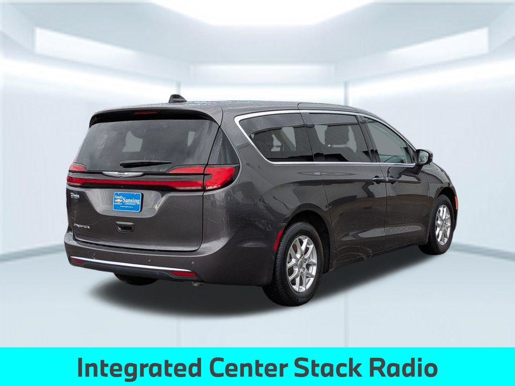 Used 2023 Chrysler Pacifica Touring-L FWD image 6