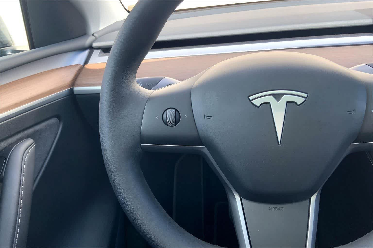 Used 2024 Tesla Model Y 2WD image 23