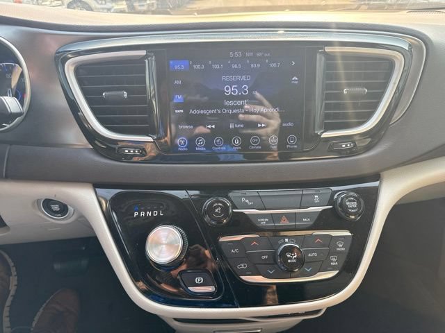 Used 2017 Chrysler Pacifica Touring-L FWD image 8