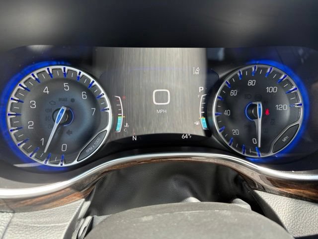 Used 2023 Chrysler Pacifica Limited FWD image 29