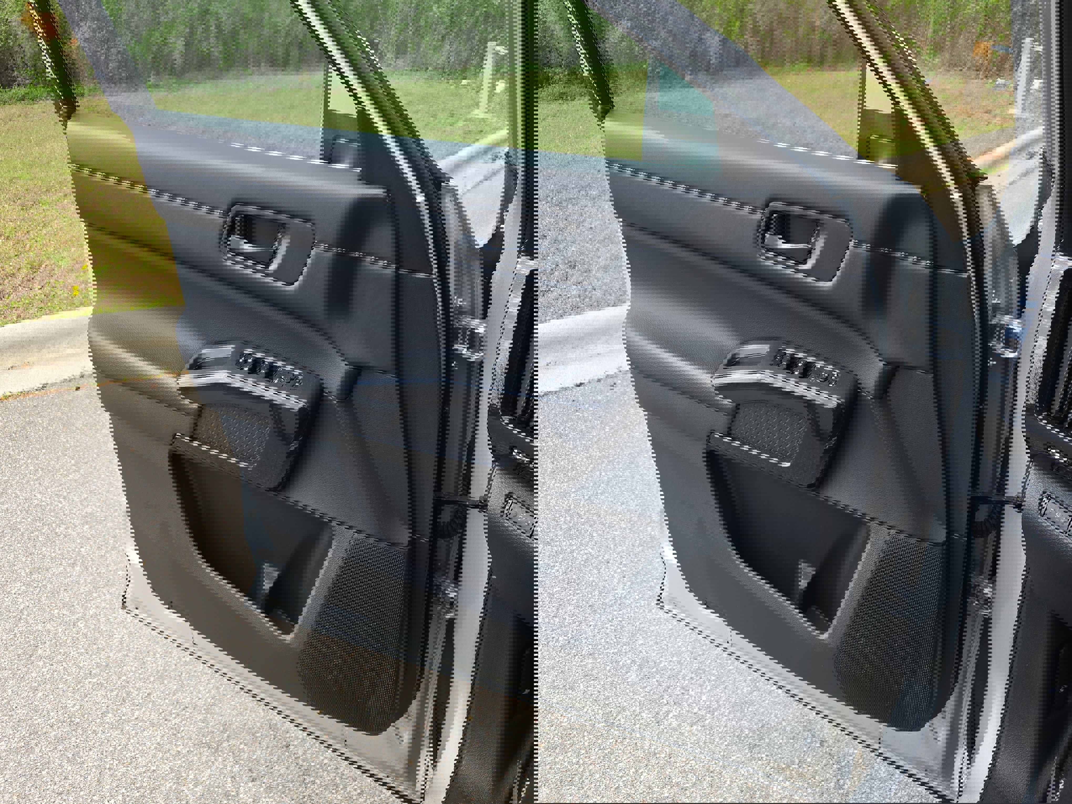 Used 2024 Nissan Pathfinder SV image 25