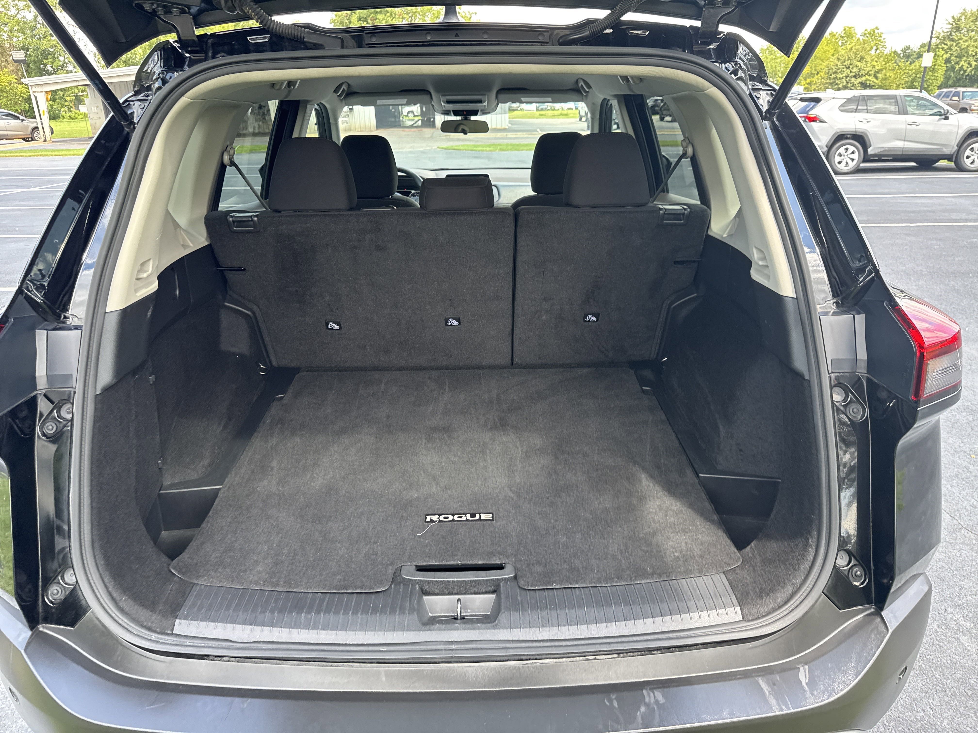 Used 2023 Nissan Rogue S image 35