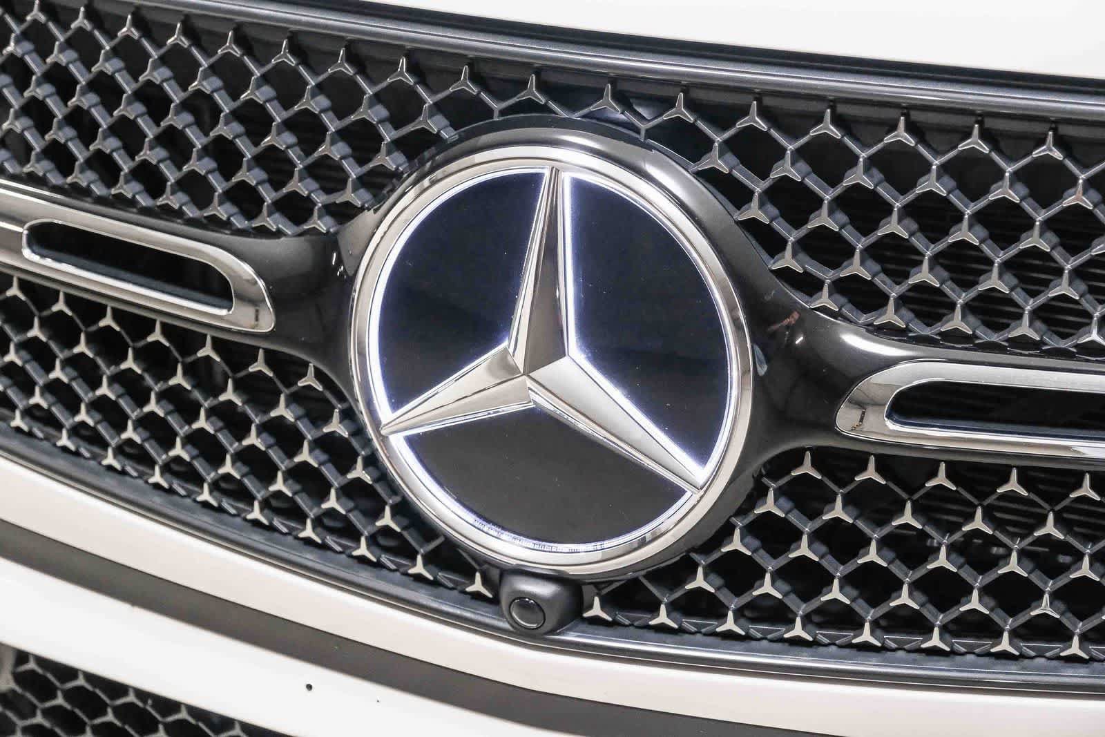 Used 2025 Mercedes-Benz GLC 350e 4MATIC image 13