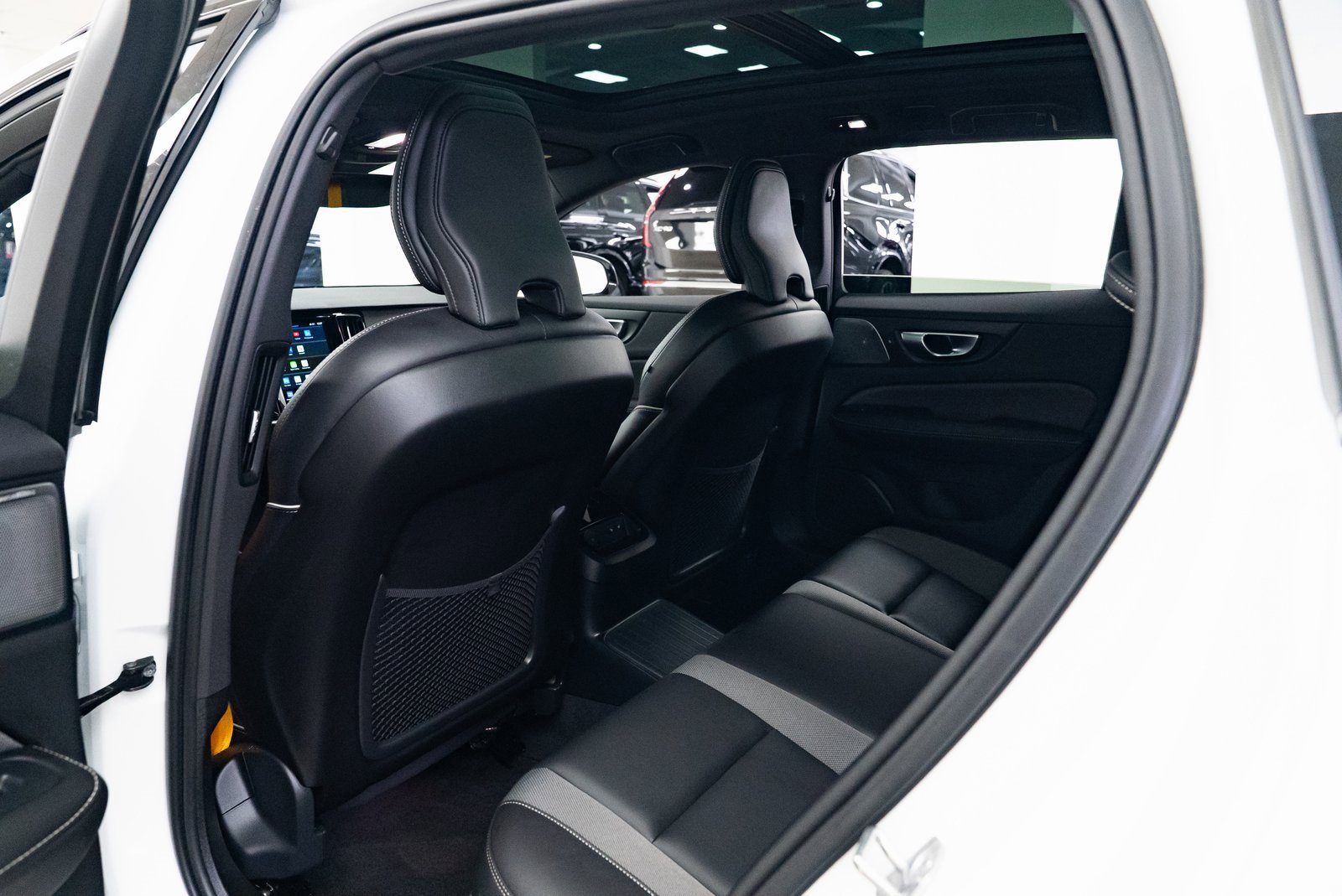 Used 2024 Volvo V60 T8 Polestar image 22