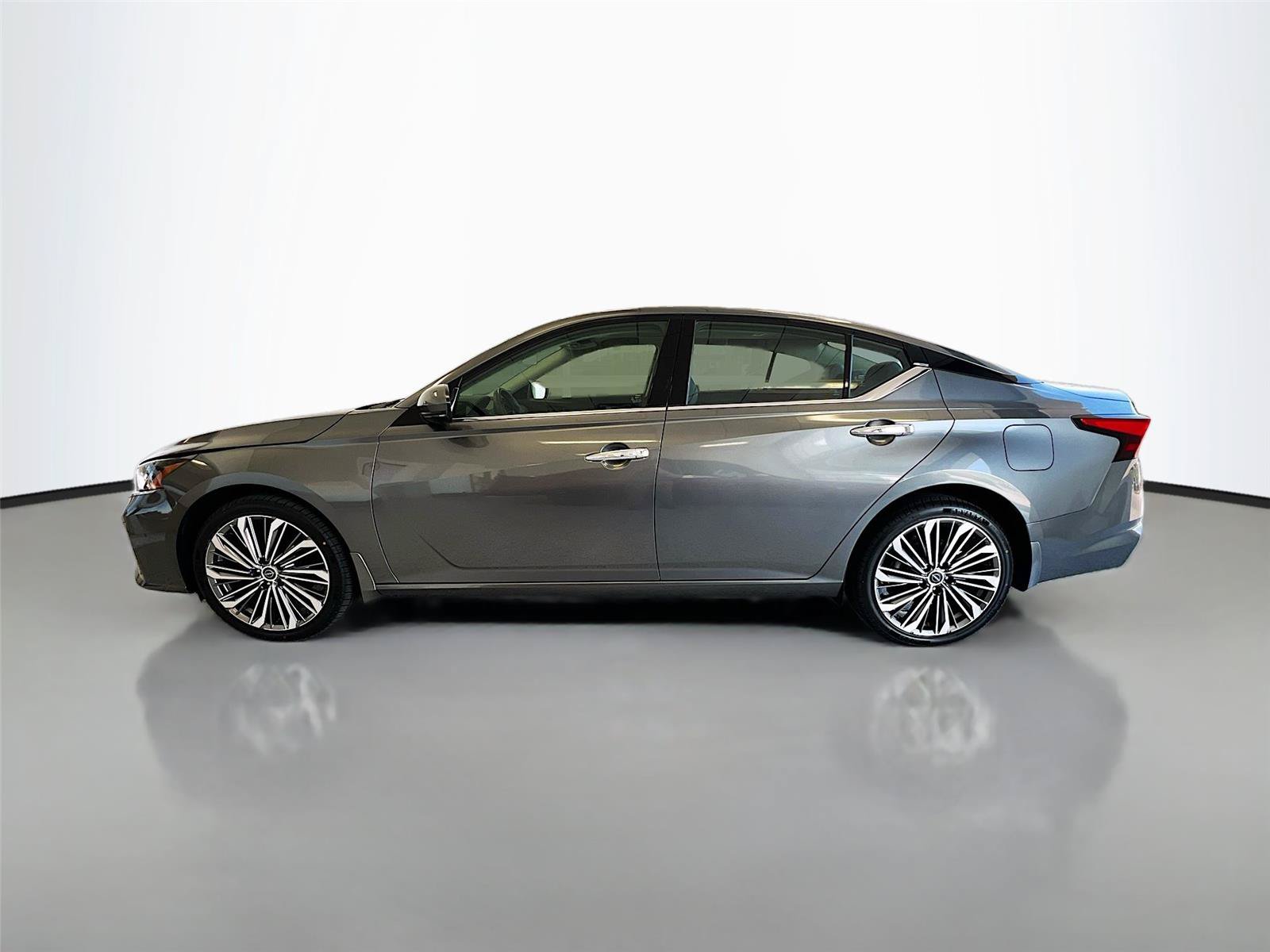 Used 2023 Nissan Altima 2.5 SL AWD/4WD image 8