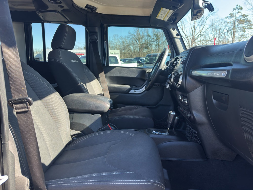 Used 2018 Jeep Wrangler Unlimited Sahara image 16